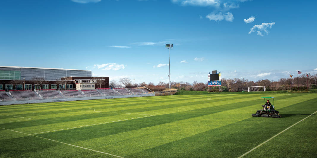 Manutenzione campo da calcio o rugby: operazioni necessarie